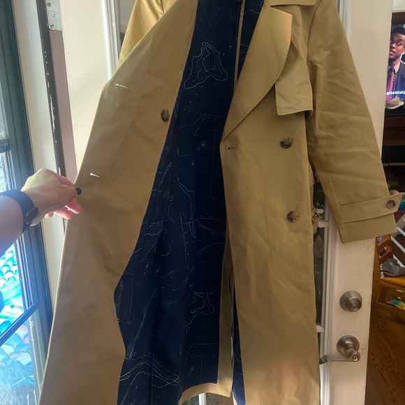 Retired Banana Republic Tan and Blue Trench Coat - Picture 2 of 9